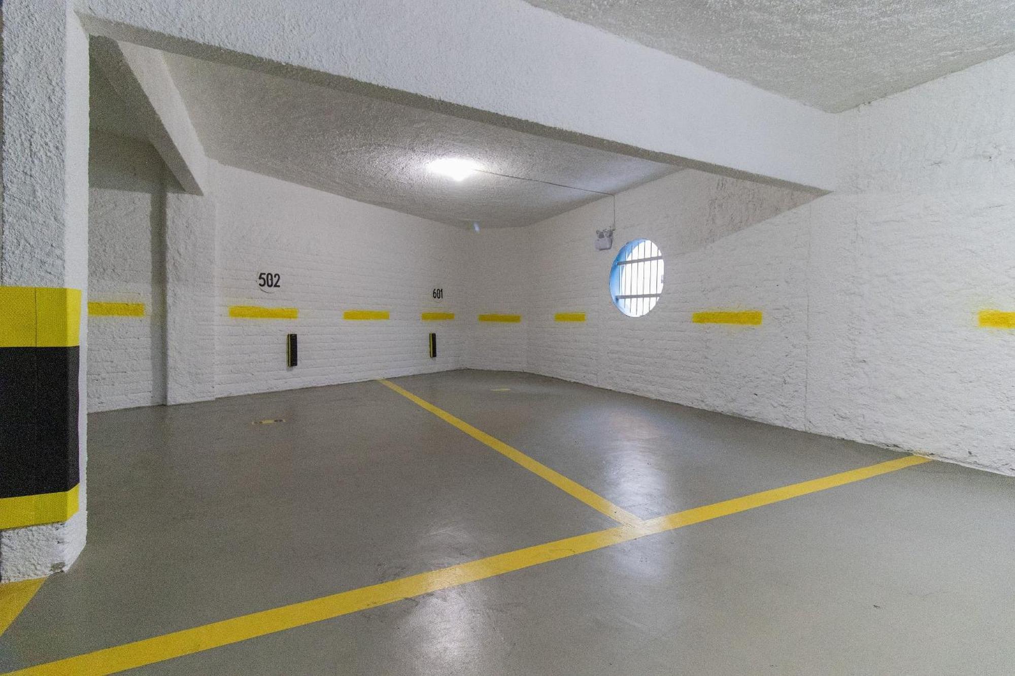 Cdl52 - 2 Dorm, Climatizado, Esq. Av. Brasil *