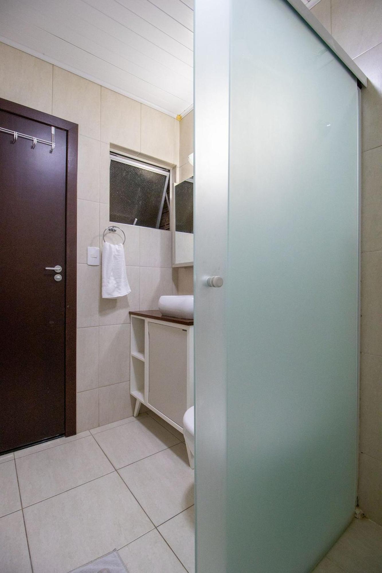 Cdl52 - 2 Dorm, Climatizado, Esq. Av. Brasil *