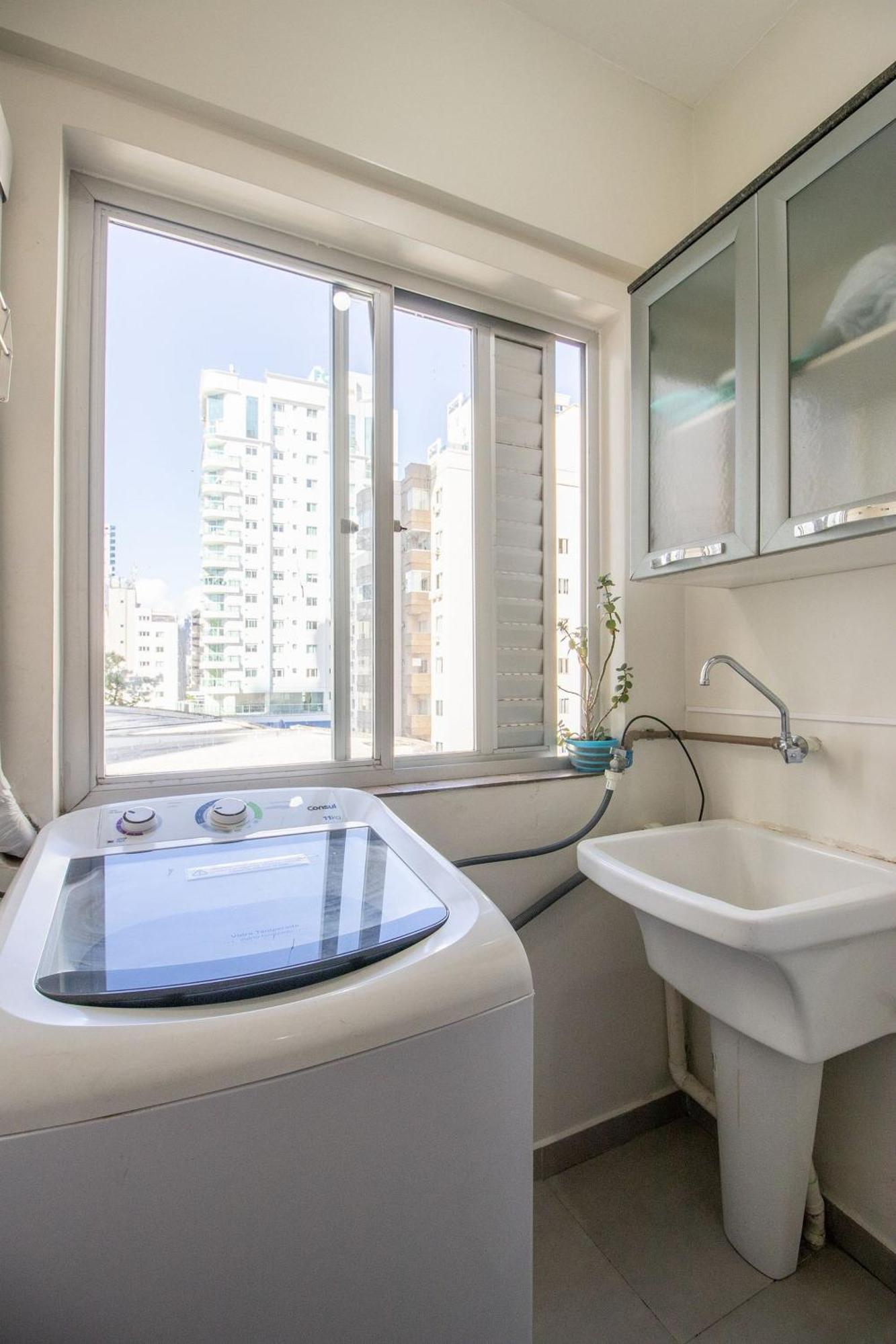 Cdl52 - 2 Dorm, Climatizado, Esq. Av. Brasil Apartamento