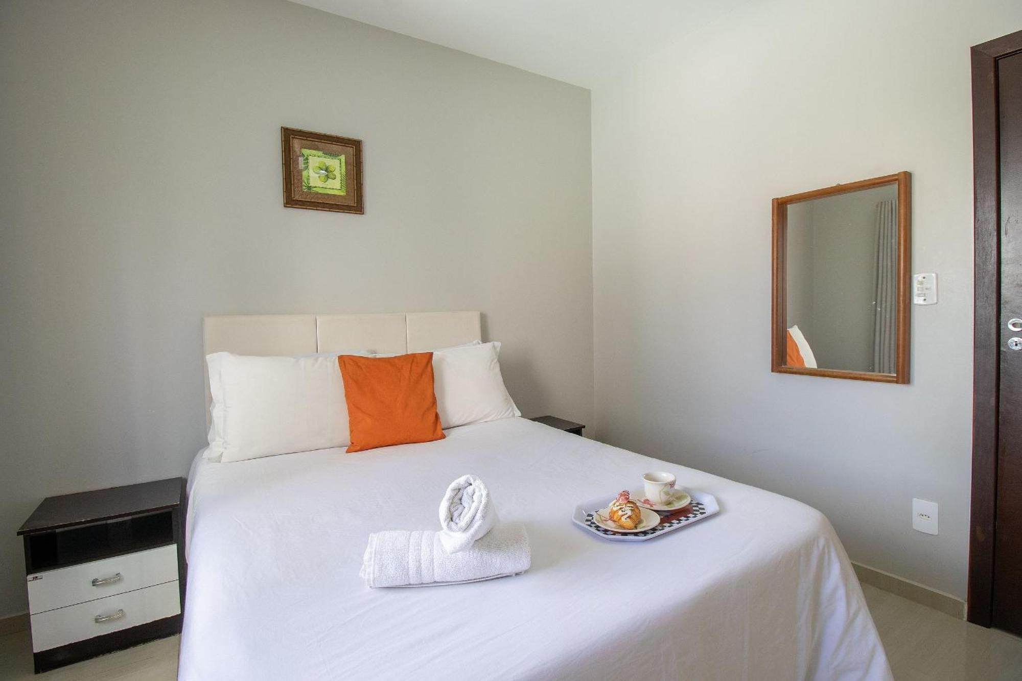 Cdl52 - 2 Dorm, Climatizado, Esq. Av. Brasil Apartamento