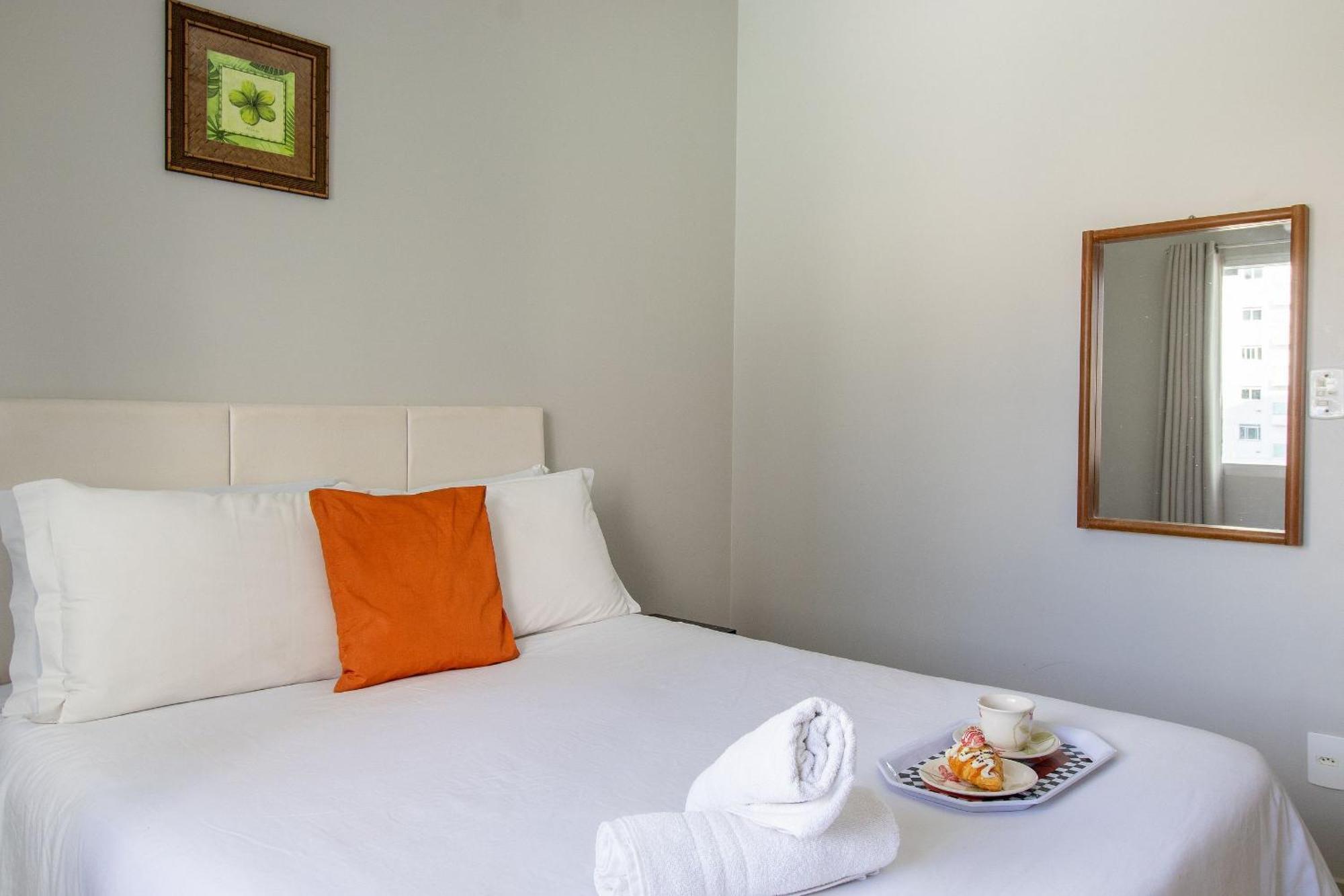 Cdl52 - 2 Dorm, Climatizado, Esq. Av. Brasil Apartamento