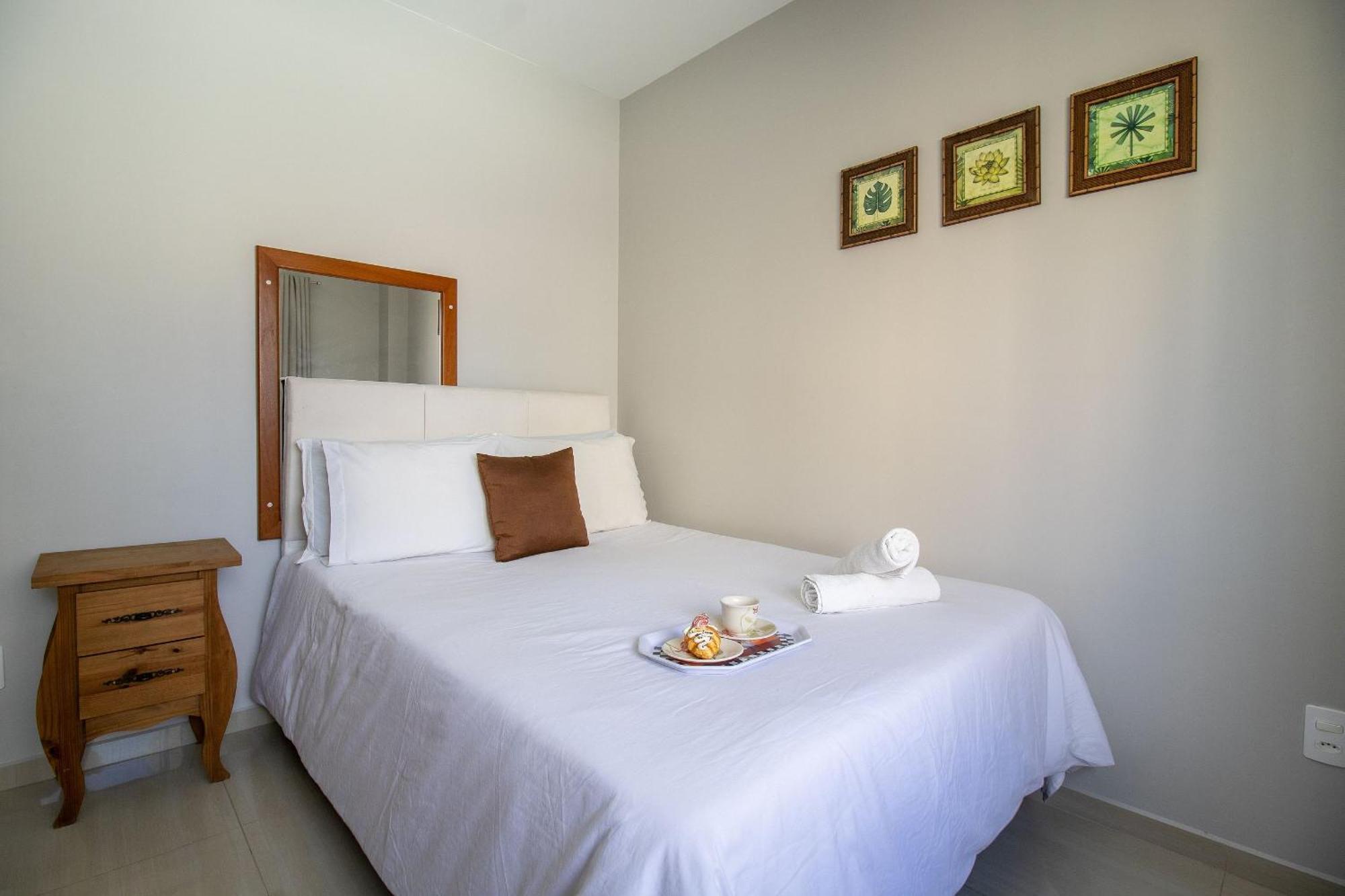Cdl52 - 2 Dorm, Climatizado, Esq. Av. Brasil Apartamento *